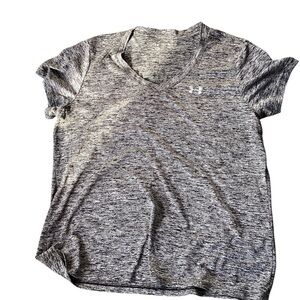 Under Armour Women's Gray V-Neck Top size:Xl